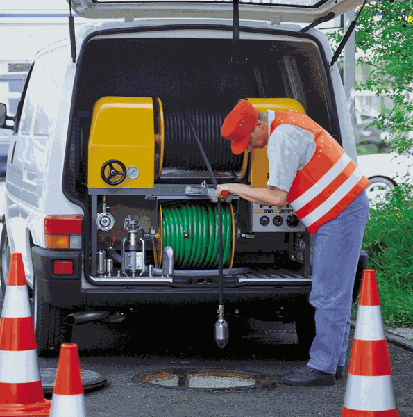 Гидродинамическая прочистная машина в кузове