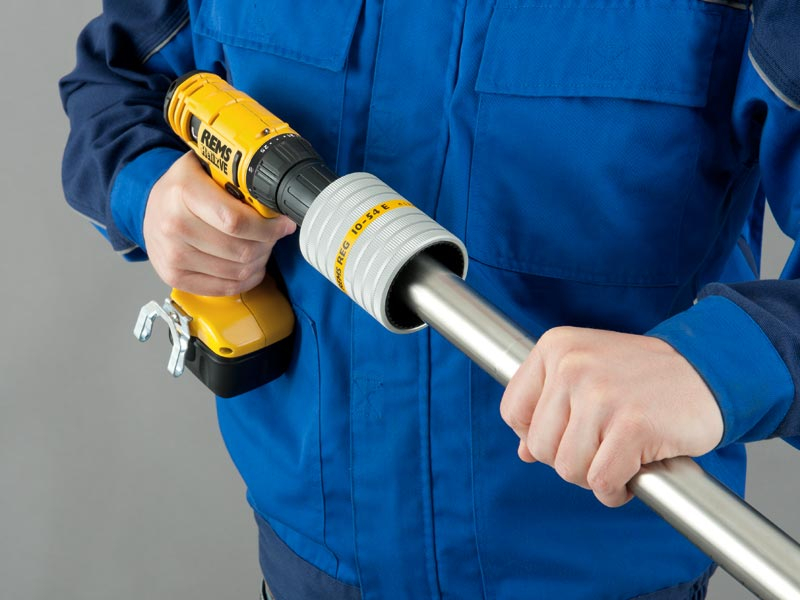 Применение газовой горелки на баллончик для пайки труб