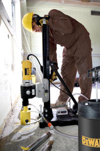 Машина алмазного бурения Dewalt фото работы