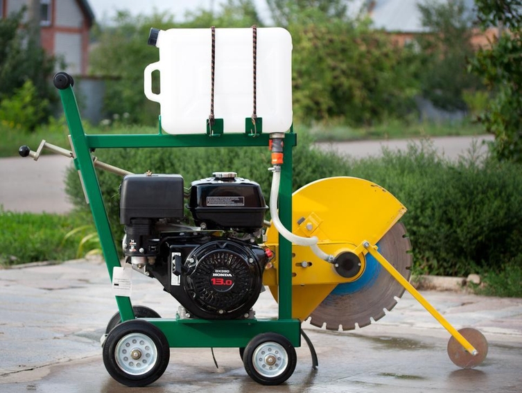 Швонарезчик бензиновый с двигателем Honda фото