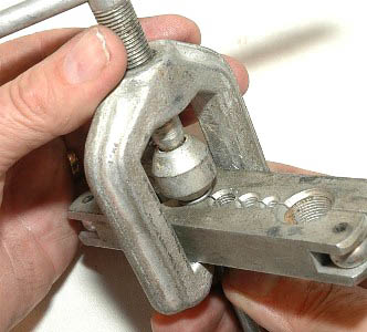 Вальцевание трубы развальцовщиком