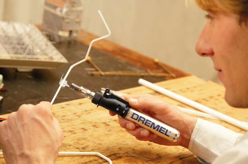 Газовый паяльник Dremel вариант использования с рефлектором Газовый паяльник Dremel вариант использования с рефлектором